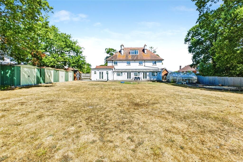 House in Portsmouth, Newport - View 4