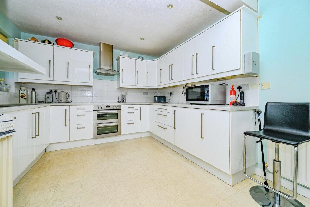 Additional image 12 of Oaklands Lane, Smallford, St. Albans