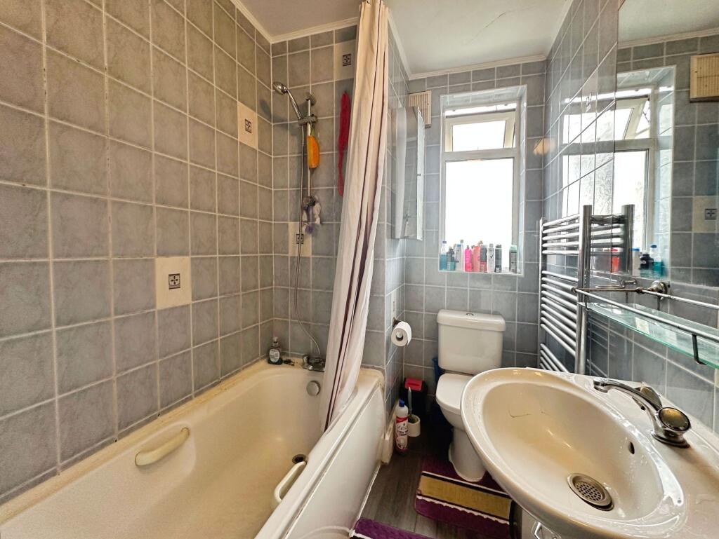 Stonegrove, Edgware, HA8 - View 3