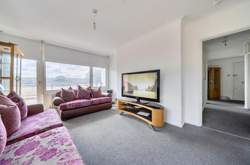 Apartment in London, Thamesmead - View 5