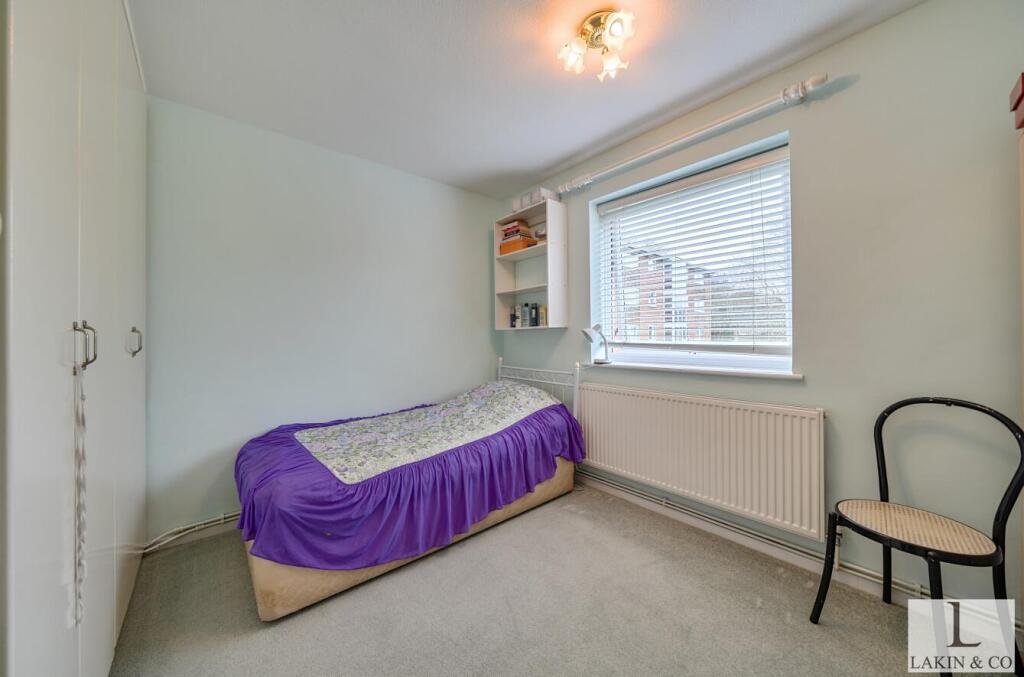 Dell Farm Road, Ruislip, HA4 – další