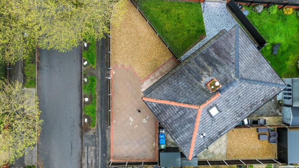 Connaught Avenue, Warrington, WA1 – další