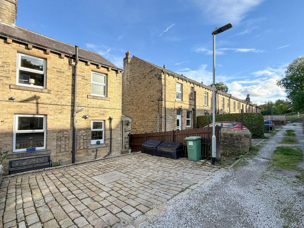 House in Holmfirth, Kirkroyds, Wooldale - View 5