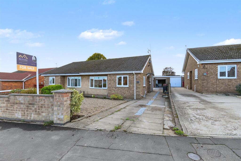 2-bed semi-detached on Valley View Drive, Scunthorpe, £180,000