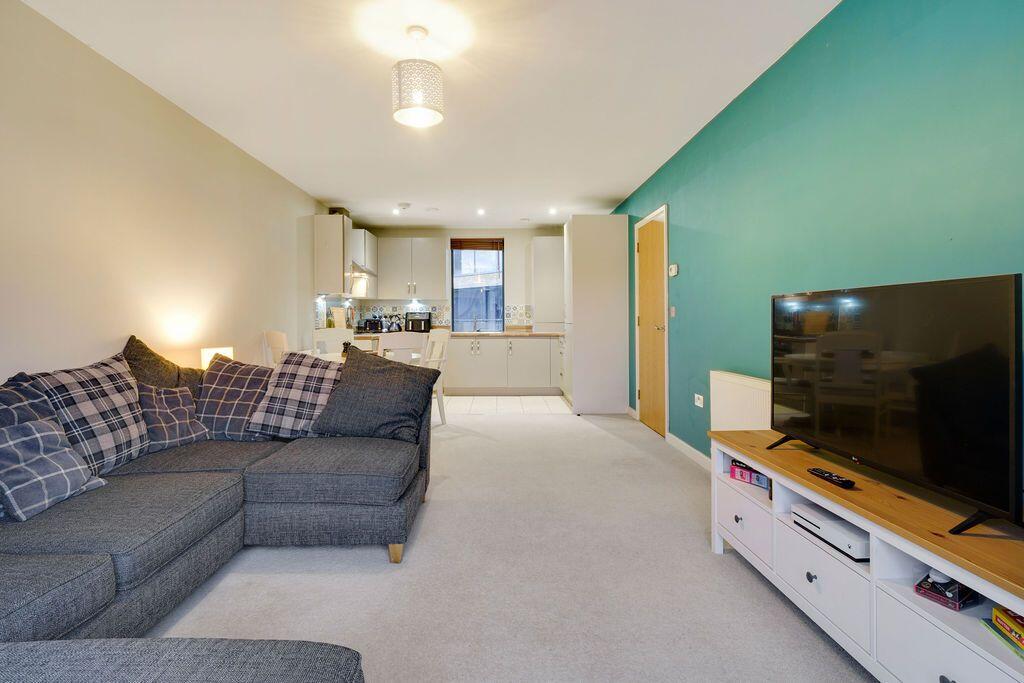Apartment in Croydon - View 3