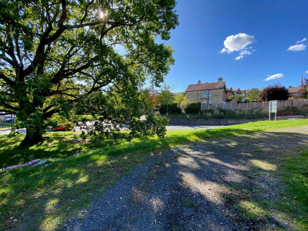 Pickersleigh Road, Malvern - View 2