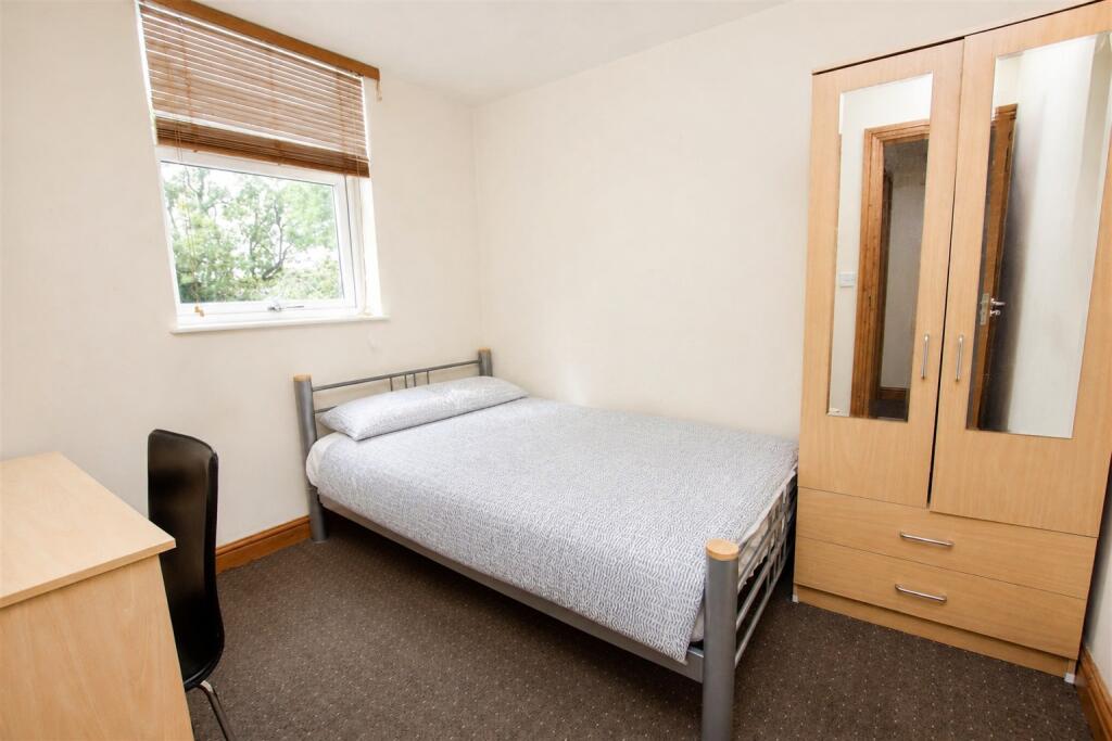 6 bedroom house for rent