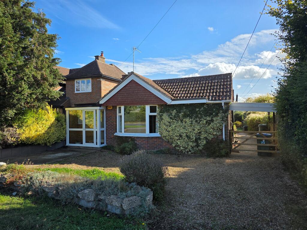 3-bed detached on Aylesbury Road, Bierton, Aylesbury, £475,000