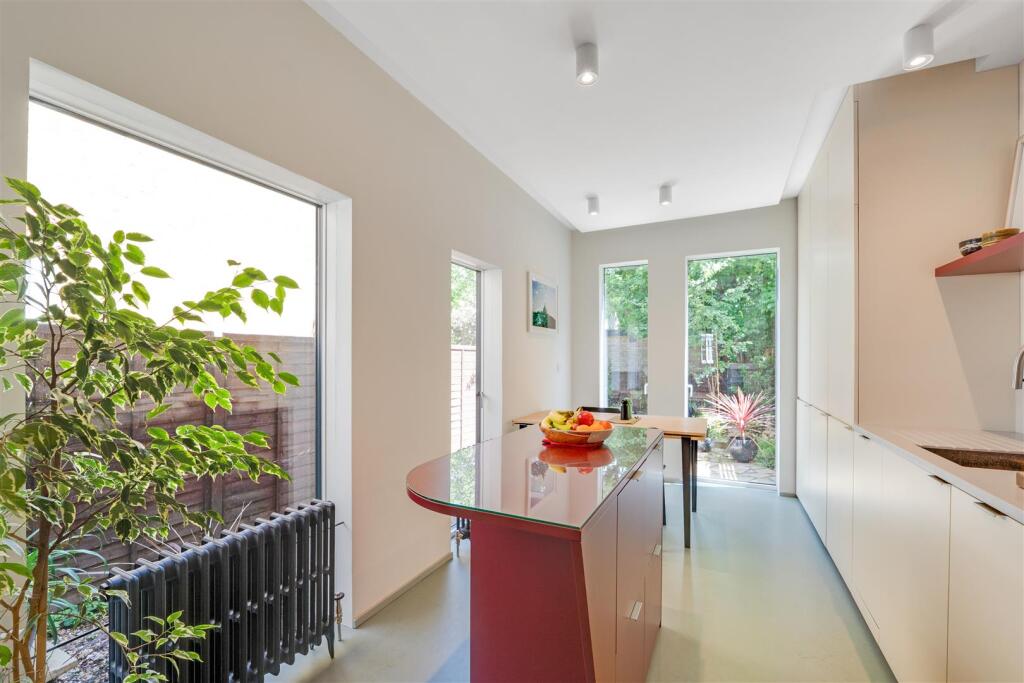 Apartment in London - More