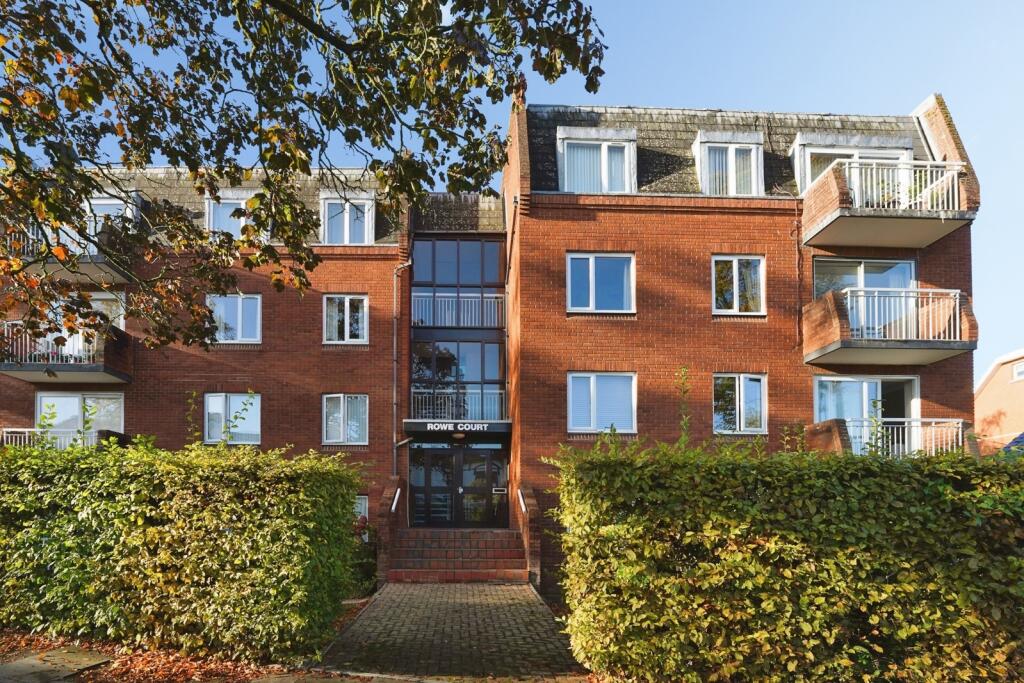 2-bed flat on St. Georges Road, Cheltenham, Gloucestershire, GL50, £190,000