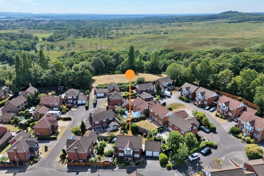 House in Poole, Hillbourne, Broadstone - View 2