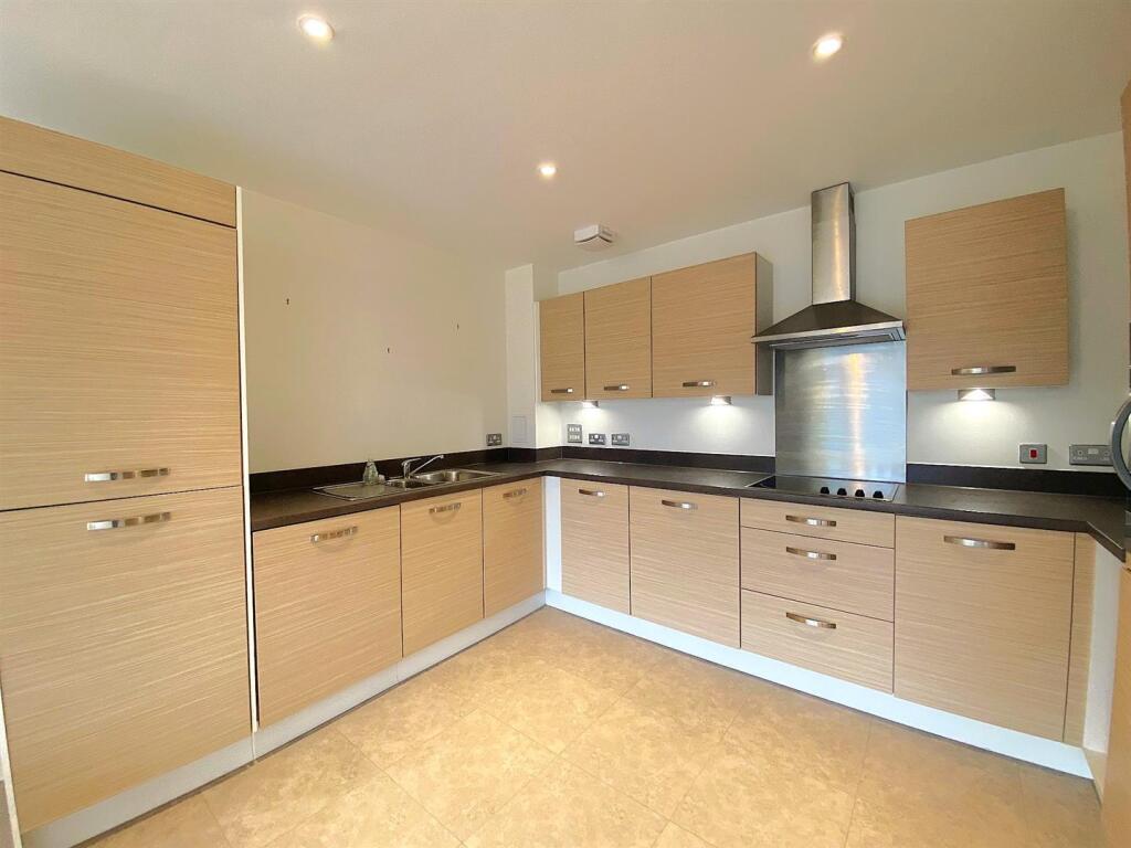Buxton Drive photo 2