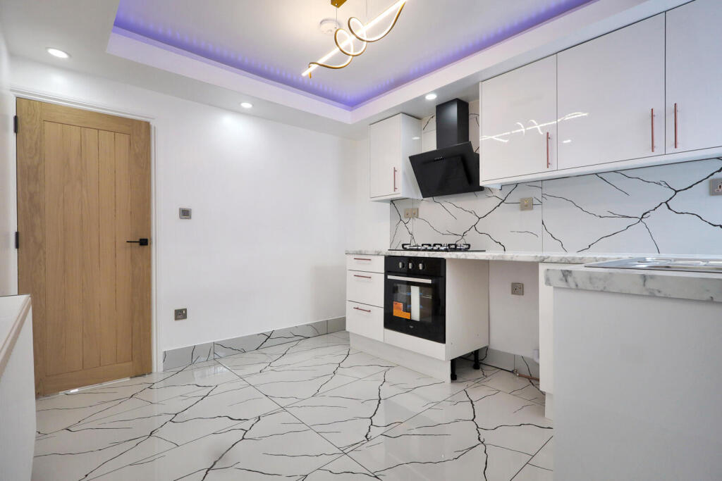 House in Rugby, Warwickshire - View 5