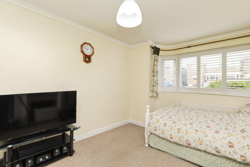 Meadow Close, London, SE6 photo 3
