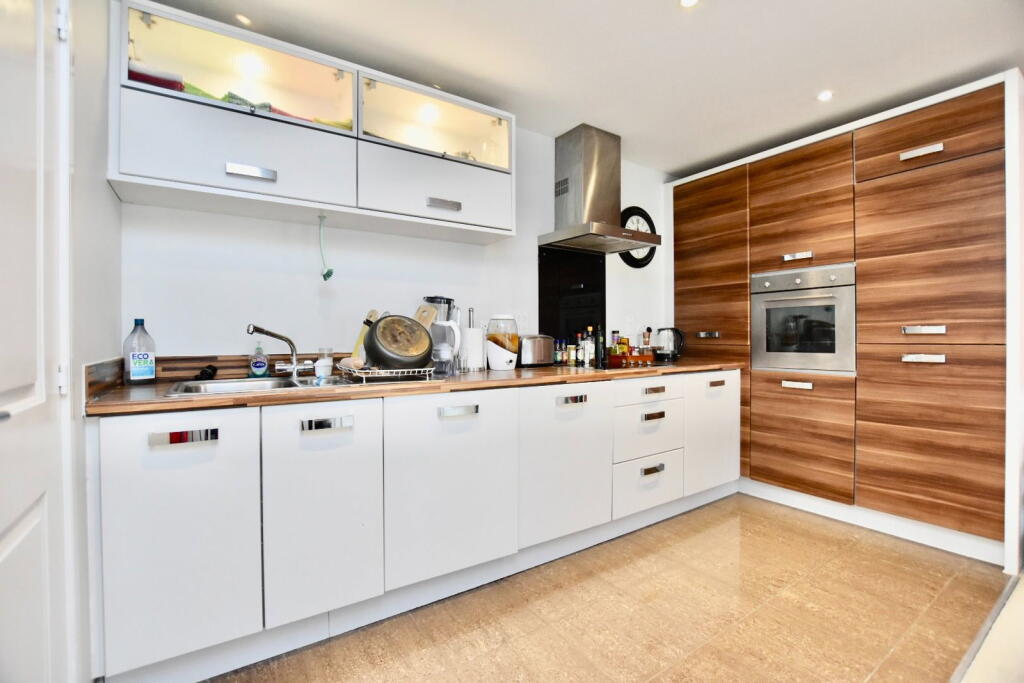 Apartment in Guildford - View 4