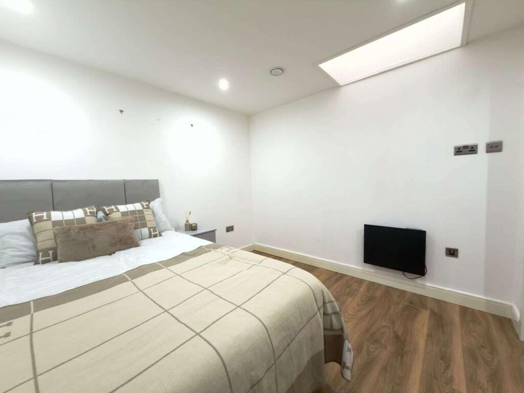 Additional image 5 of Bond Street