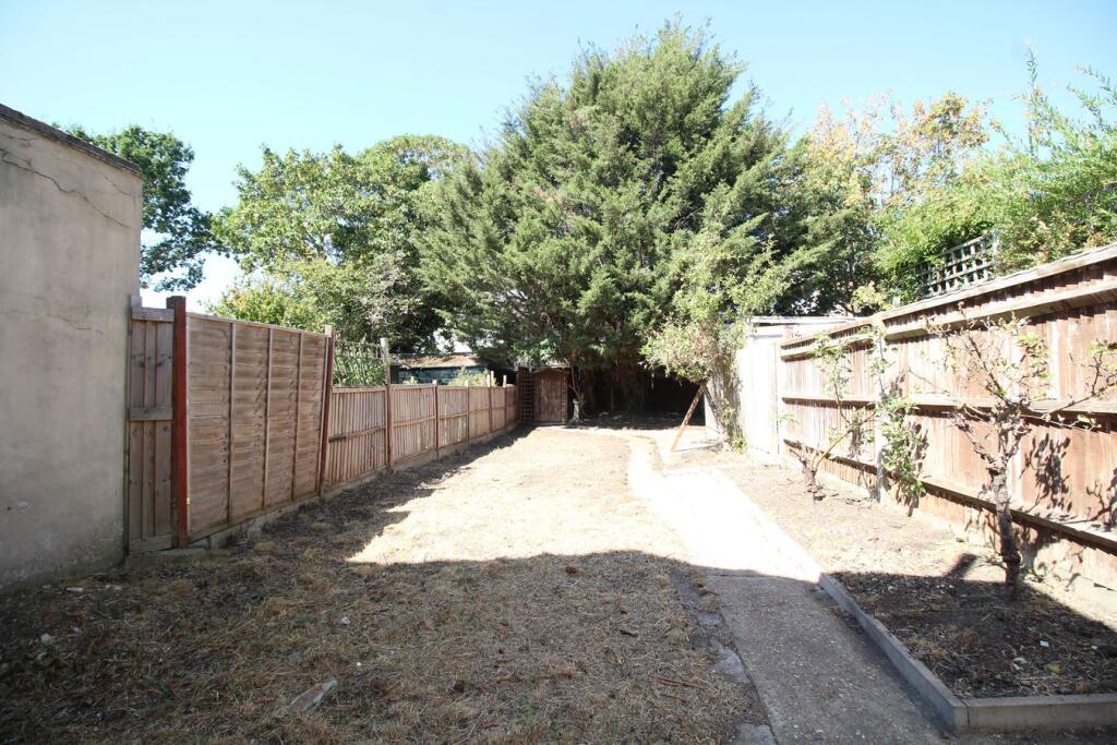 House in Croydon - View 3