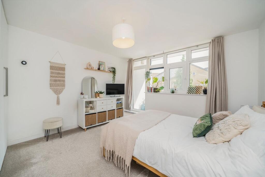 Apartment in London - View 5