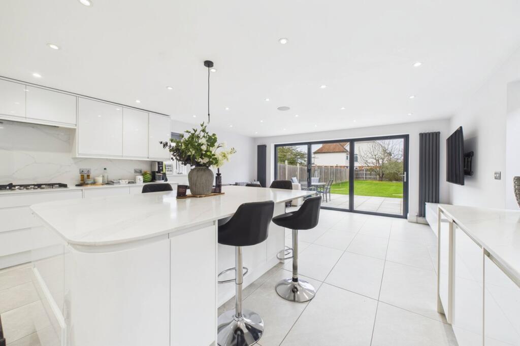 Reading Road, Winnersh, Wokingham, Berkshire, RG41 photo 2