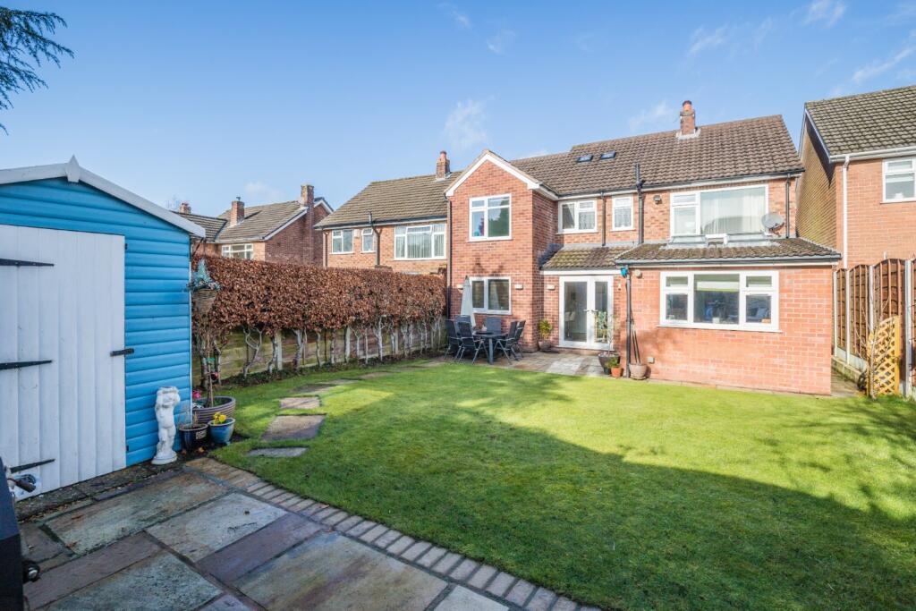 5-bed detached on Avondale Avenue, Hazel Grove, Stockport, Cheshire, SK7 4QE, £500,000