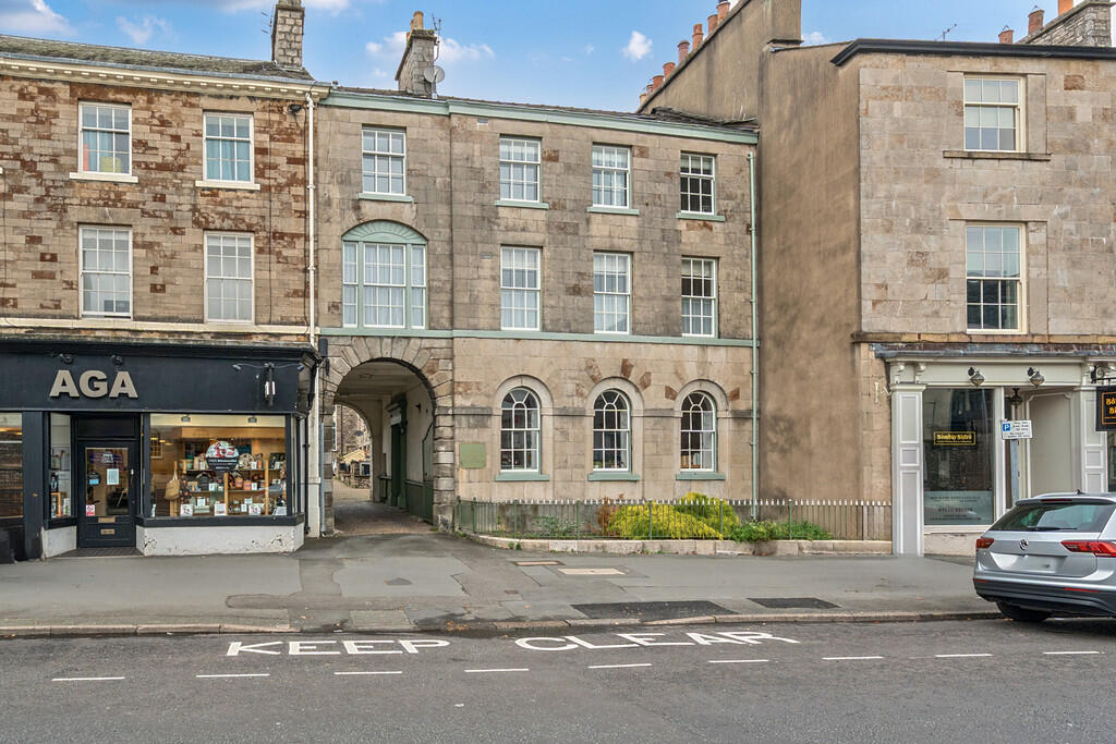 Flat 2 52 Stramongate, Kendal, Cumbria, LA9 4BD, Cumbria