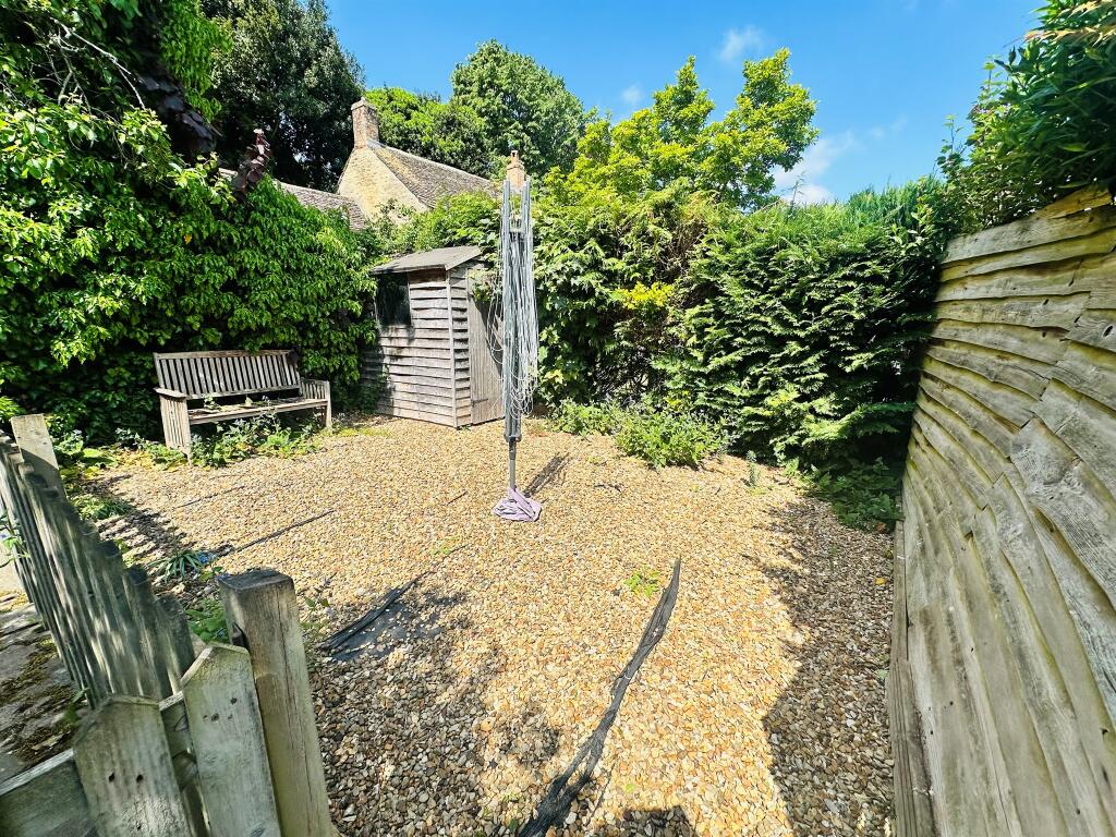 4-bed terraced on North Street, Oundle, Peterborough, £300,000
