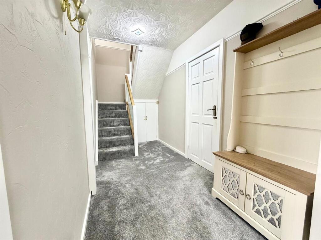 House in Pudsey, Farsley Beck Bottom, Stanningley - View 5