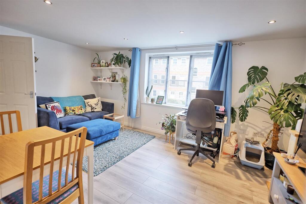 Apartment in Stevenage - More