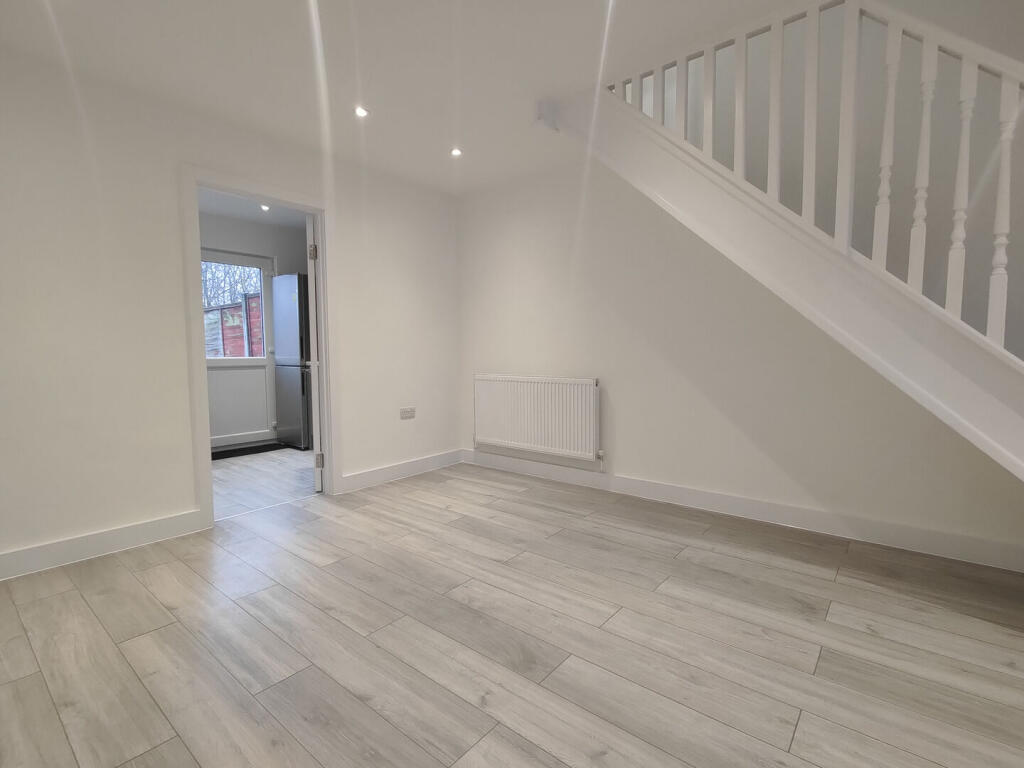 House in London, Lower Belvedere - View 4
