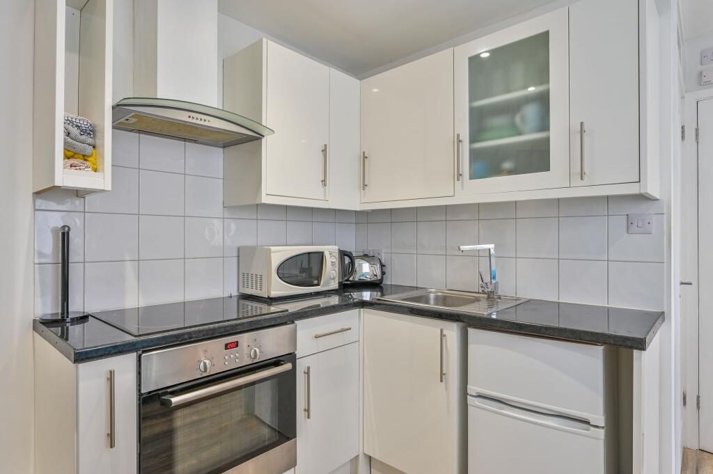 House in London, St. George in the East, Shadwell - More