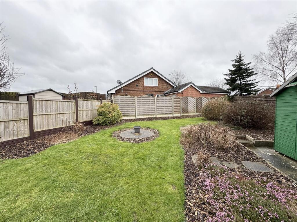 Woodlands Drive, Skelmanthorpe, Huddersfield HD8 9DB photo 3