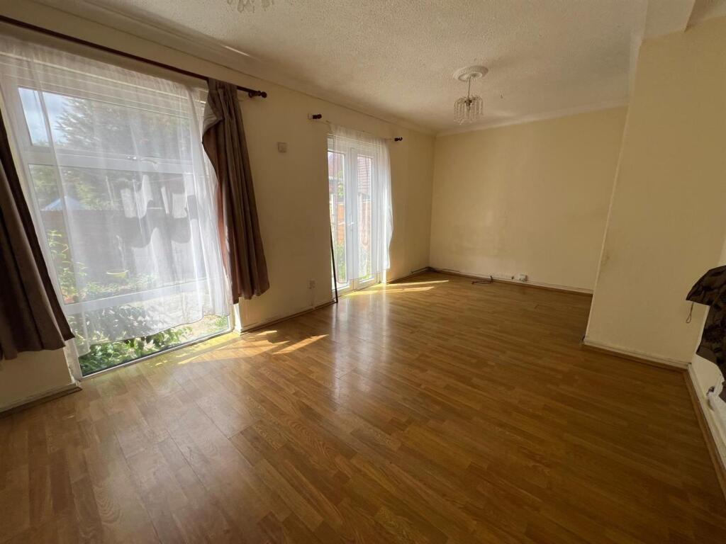 Cavalier Close, Romford photo 3