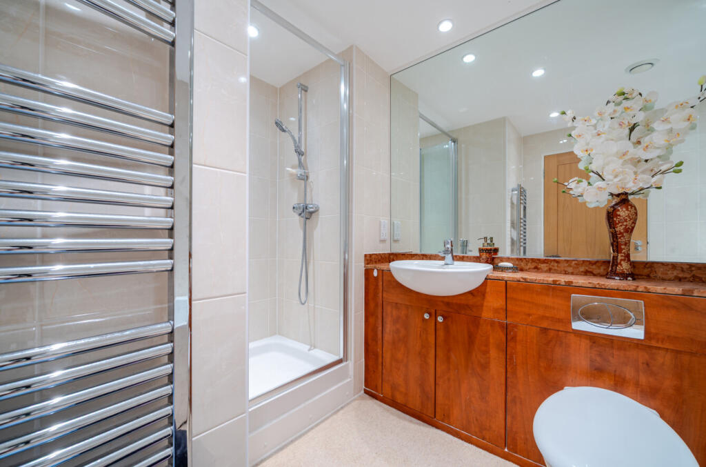 Apartment in Worthing, West Sussex - More