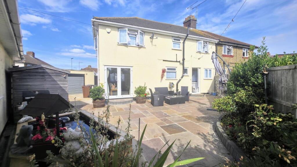 East Park Close, Chadwell Heath, RM6 photo 4