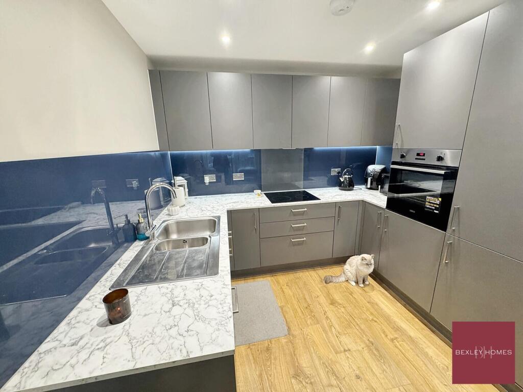 Apartment in Dartford, Stone - View 3