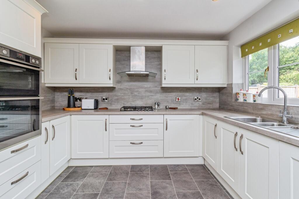 House in Stoke-on-Trent - View 4
