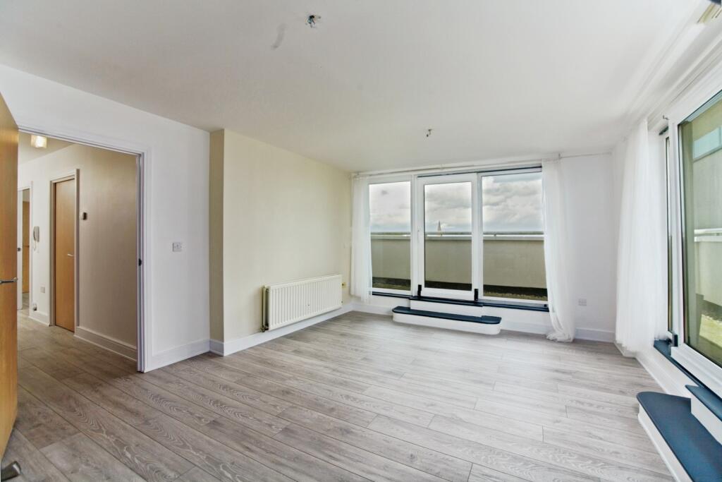 Apartment in Croydon - View 3