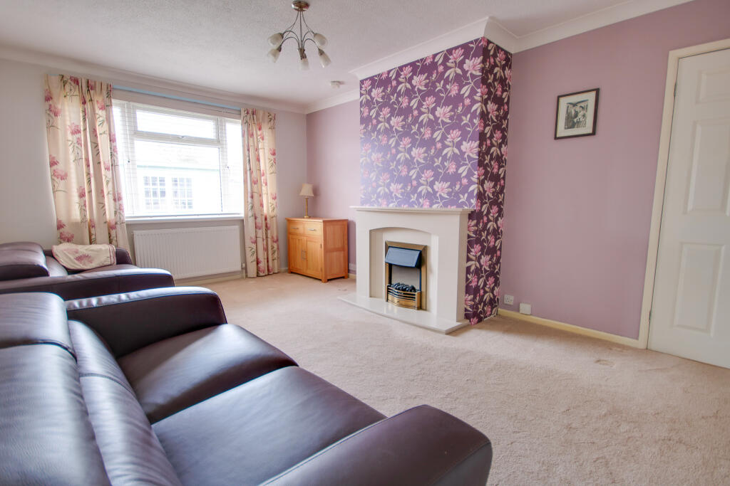 Sholing! No Chain! Garage! Two Double Bedrooms! Neat Garden! photo 3