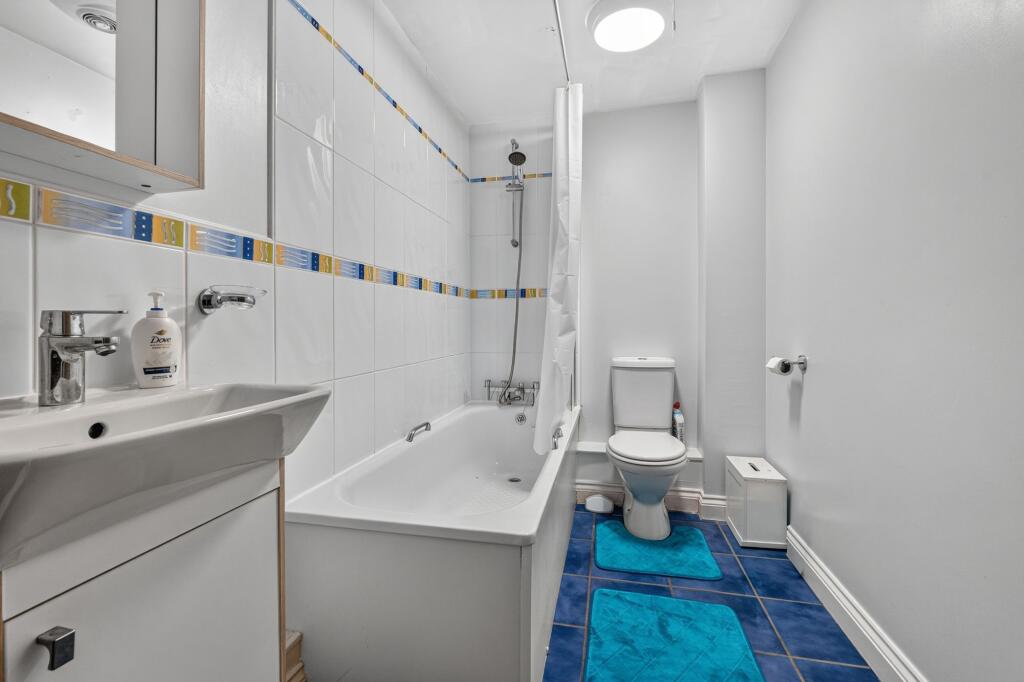 Apartment in Nottingham - View 5