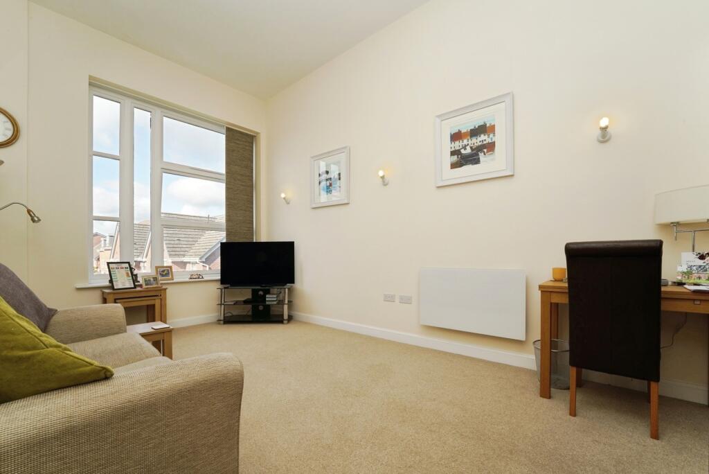 Apartment in Worcester - View 4