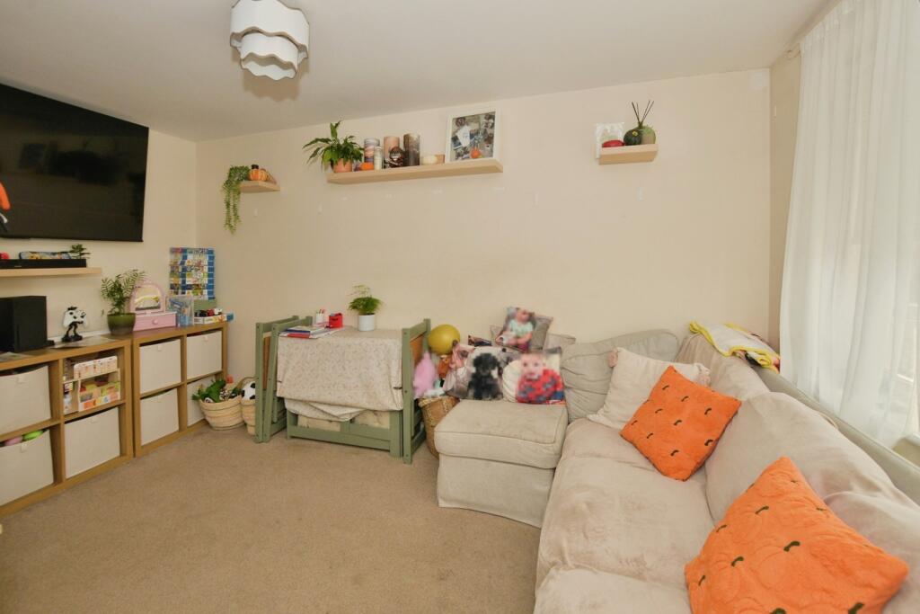 Apartment in Ashford, Kent - View 5