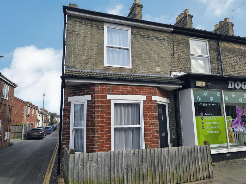 3-bed terraced on Bells Road, Gorleston, £170,000