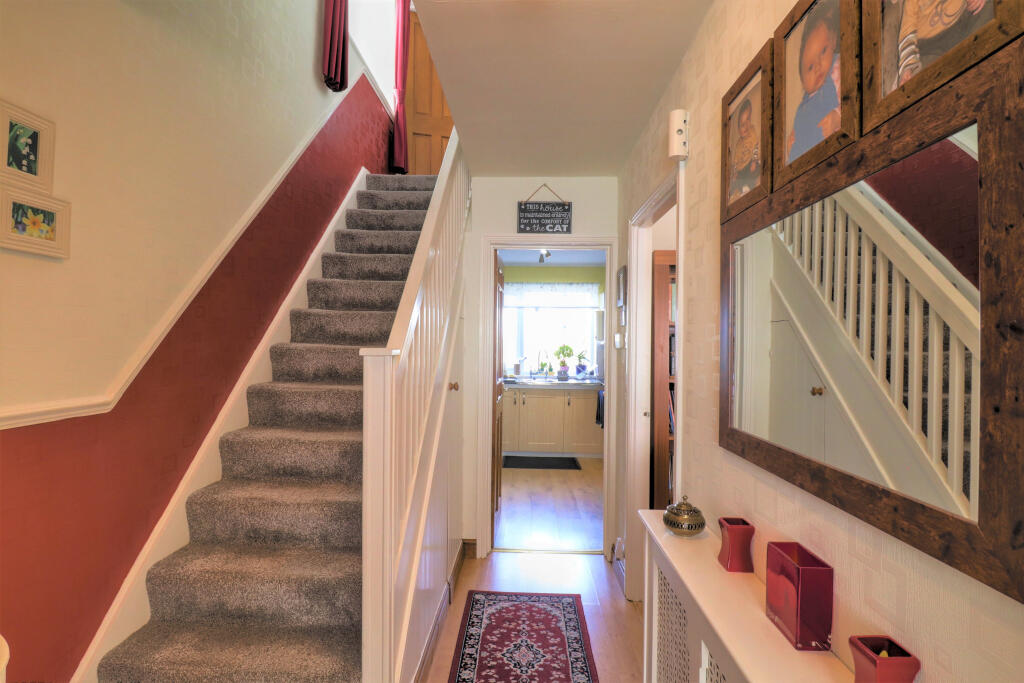 7 Townsend Crescent photo 4