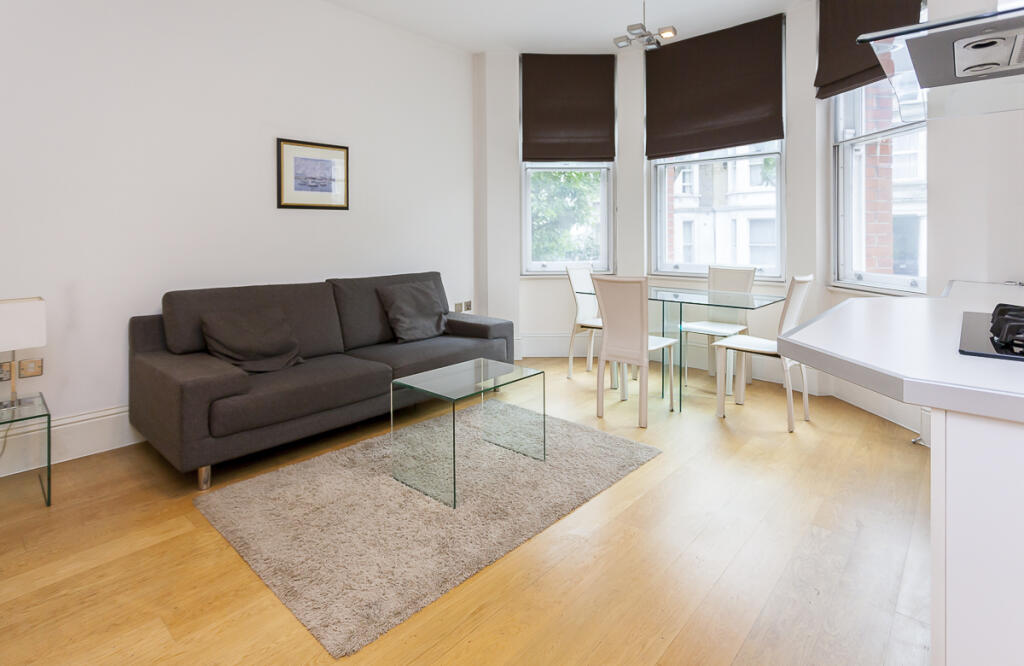 Nevern Square, Kensington, SW5 photo 2