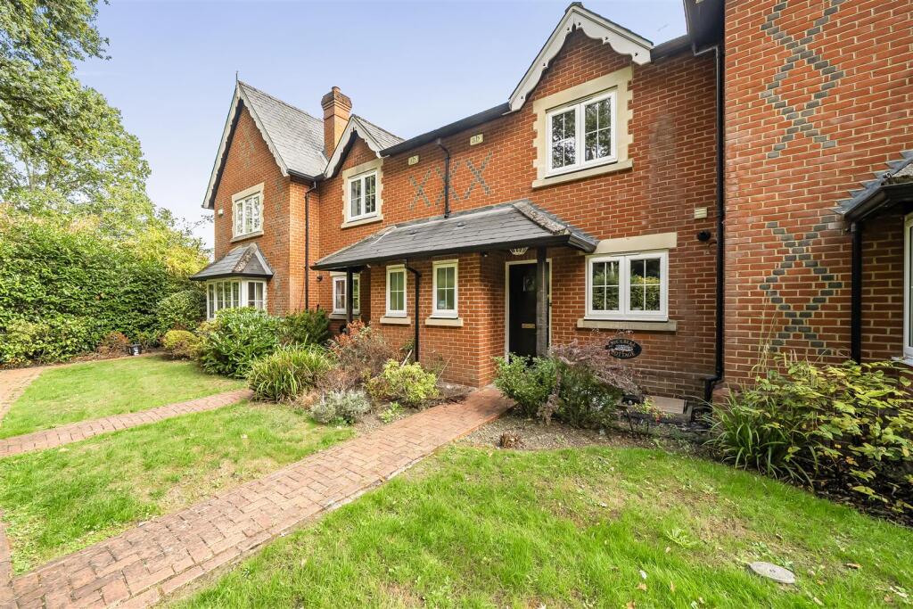 Main image of property: Bearwood Road, Sindlesham, Berkshire, RG41 5BT