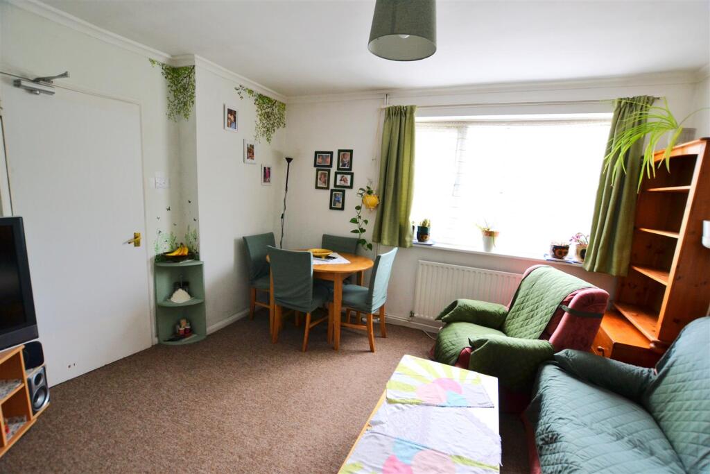 Apartment in Hatfield, Oxlease - View 5
