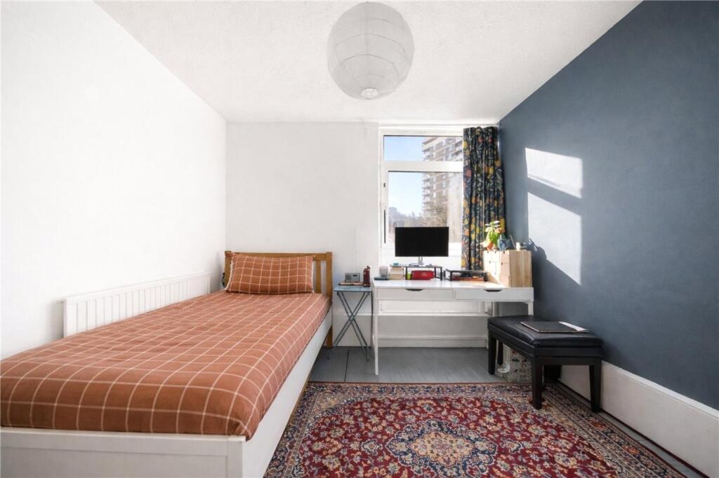Apartment in London, Whitechapel - View 3