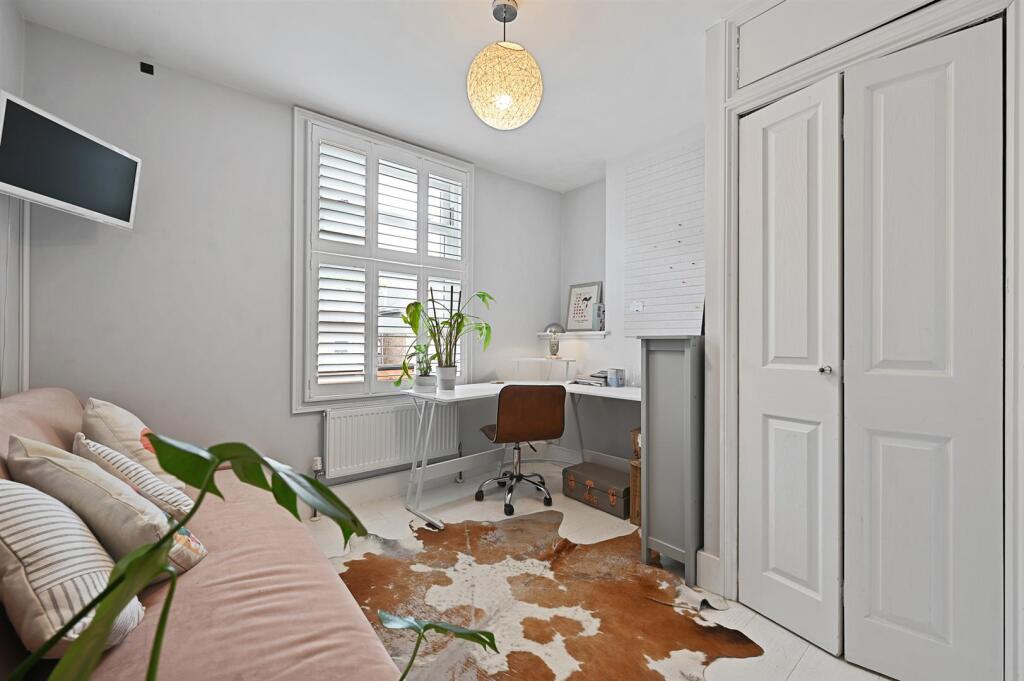 Apartment in London, Kensal Town, Maida Hill - More