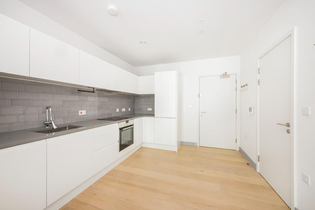 Summerston House, 51 Starboard Way, London, Greater London, E16 2PE photo 4