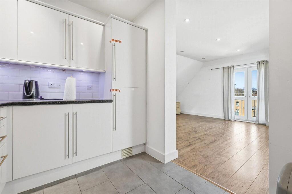 Apartment in London, Custom House, Canning Town - View 3
